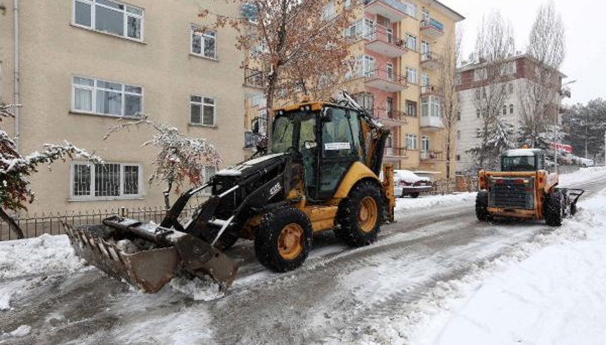 Yenimahallede karla mücadele Yenimahallede karla mücadele