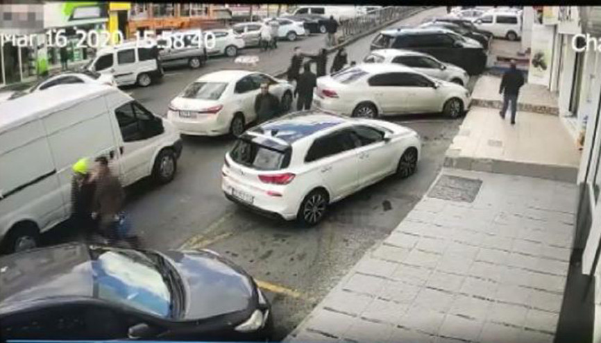 Fatihte yan bakma kavgası