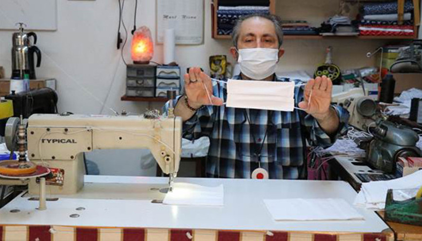 Terziliği bırakıp maske üretmeye başladı