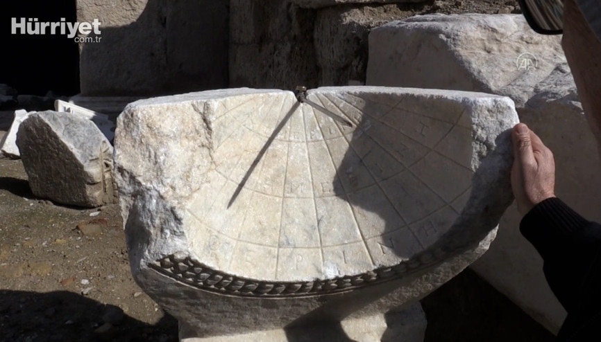 Laodikyada 2 bin yıllık güneş saati bulundu Laodikyada 2 bin yıllık güneş saati bulundu