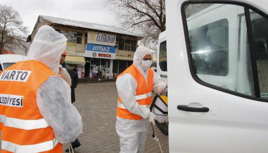Vartoda toplu taşıma araçları dezenfekte edildi Vartoda toplu taşıma araçları dezenfekte edildi