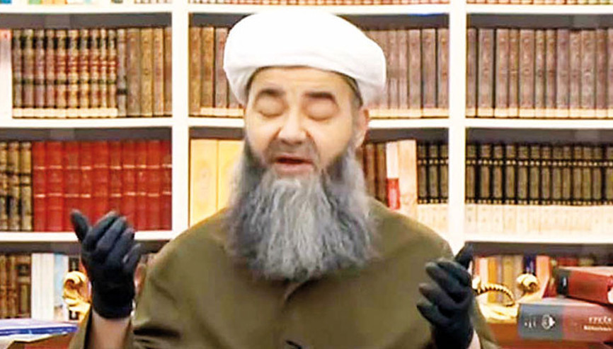 Cübbeli Ahmet Hocadan siyah eldivenle  ‘Evde kalın’ mesajı