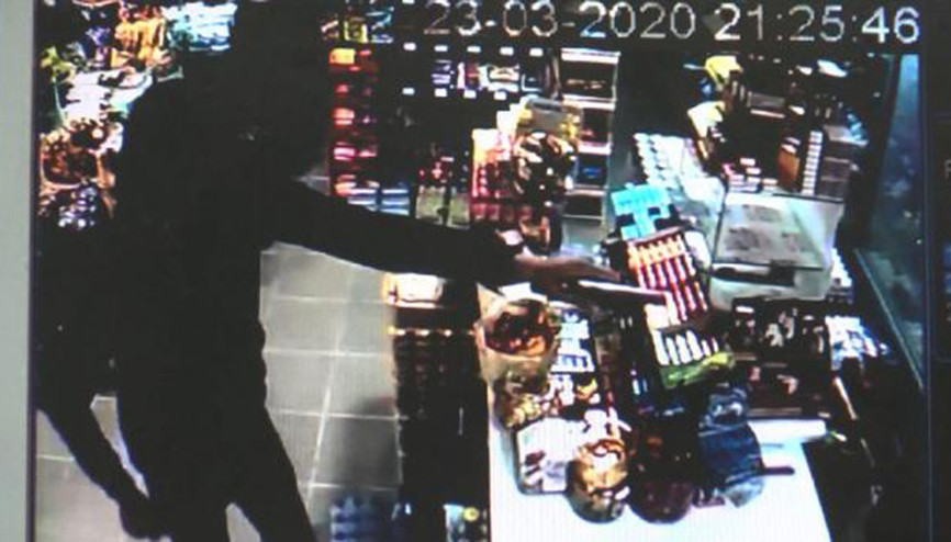 Tuzlada silahlı market soygunu kamerada