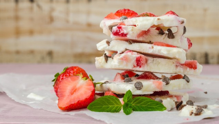 Evde tatlı krizini bastıracak yoğurt bar tarifi