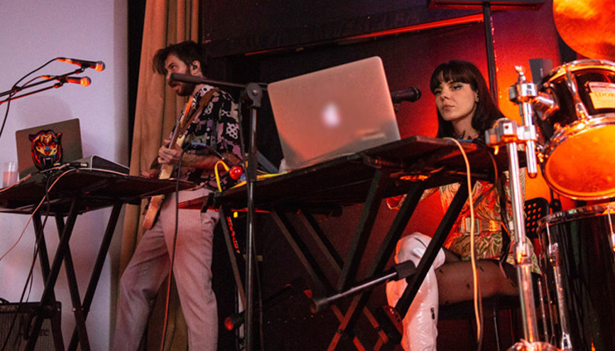 Evde Konserler Devam Ediyor