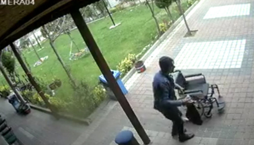 Engellinin tekerlekli sandalyesinin çalınma anı kamerada
