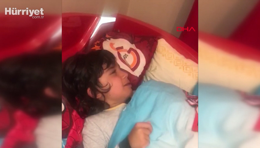 Doktor babasının kokusunu özleyen çocuğun gözyaşları