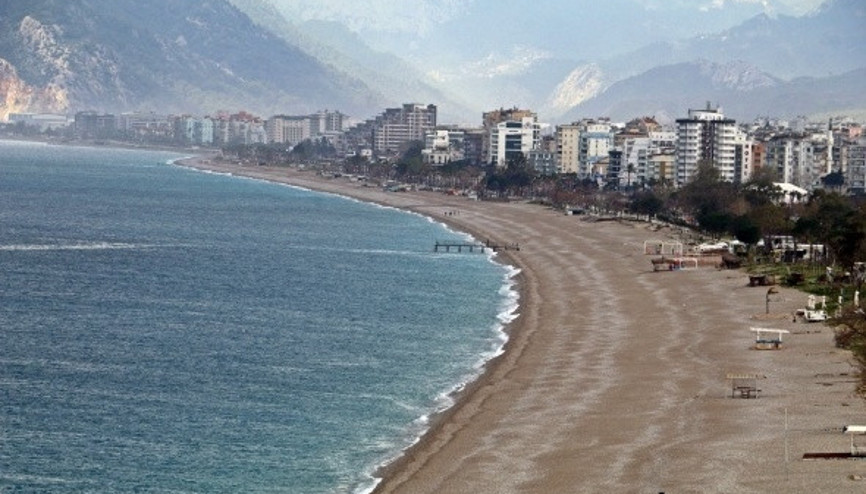 Dünyaca ünlü sahil ıssız kaldı