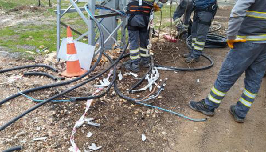 Trafo kabloları çalındı, evden çıkamayanlar elektriksiz kaldı