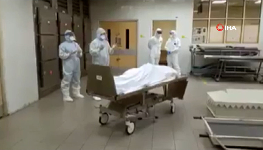 Koronadan hayatını kaybeden 2 Müslüman doktor için cenaze namazı kılındı