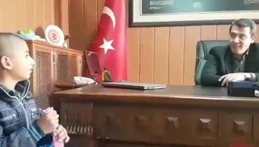 Karayazılı Devran, kumbarasındaki 29 TL’yi bağışladı Karayazılı Devran, kumbarasındaki 29 TL’yi bağışladı