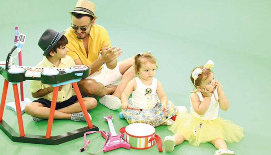 Deha Bilimlier çocuklarıyla şarkı söyledi