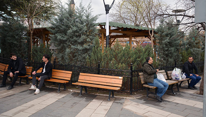 Sivasta iki ilçede 3ten fazla kişinin yan yana yürümesi yasaklandı