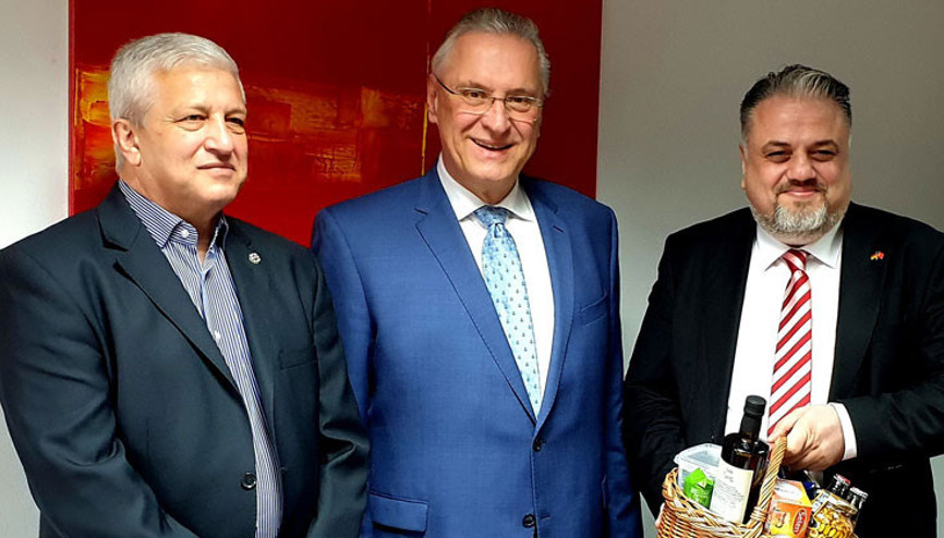 Bavyera İçişleri Bakanı’ndan, Türk toplumuna teşekkür mektubu Bavyera İçişleri Bakanı’ndan, Türk toplumuna teşekkür mektubu