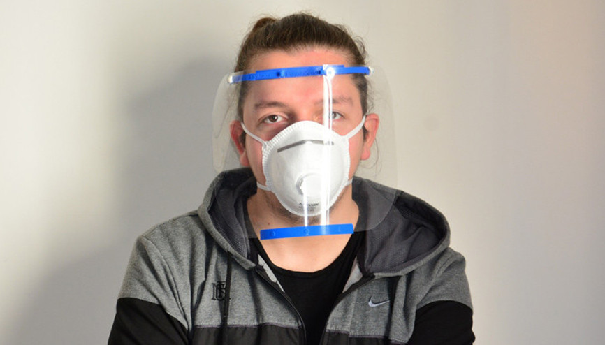 Öğretmen ve öğrencilerden sağlık çalışanlarına maske