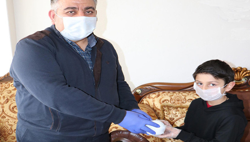 Mehmet, kumbarasındaki 43 lirayı kampanyaya bağışladı