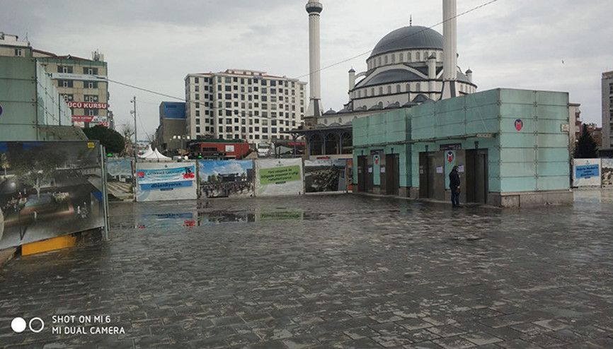 ‘Evde kal’ çağrısıyla Bağcılar meydanları boş kaldı