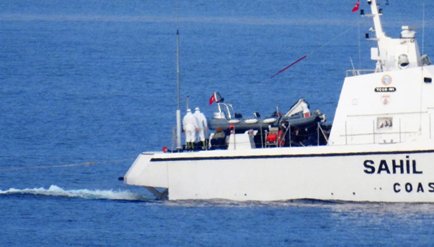 Yunan askerleri göçmenlerin yakıtlarını alıp, deniz ortasında ölüme terk etti Yunan askerleri göçmenlerin yakıtlarını alıp, deniz ortasında ölüme terk etti