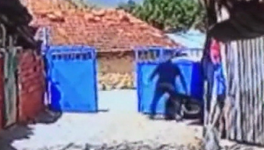 Vefa Sosyal Destek Grubundan geliyoruz deyip, hırsızlık yaptılar Vefa Sosyal Destek Grubundan geliyoruz deyip, hırsızlık yaptılar