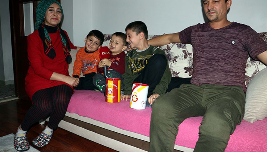 Çocuklarına akülü araba almak için biriktirdikleri parayı ihtiyaç sahiplerine bağışladılar