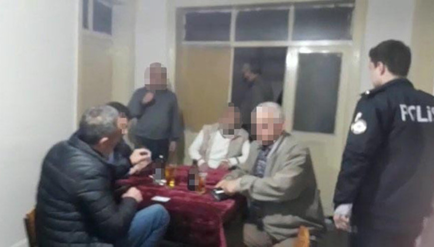 Kahveye çevrilen apartman dairesine baskın: 13 kişiye ceza