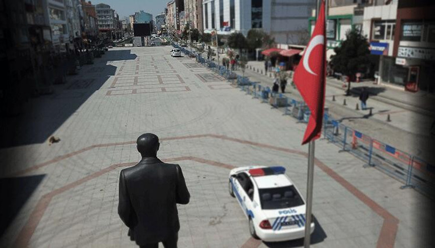 Sultanbeylide kent meydanı yaya trafiğine kapatıldı