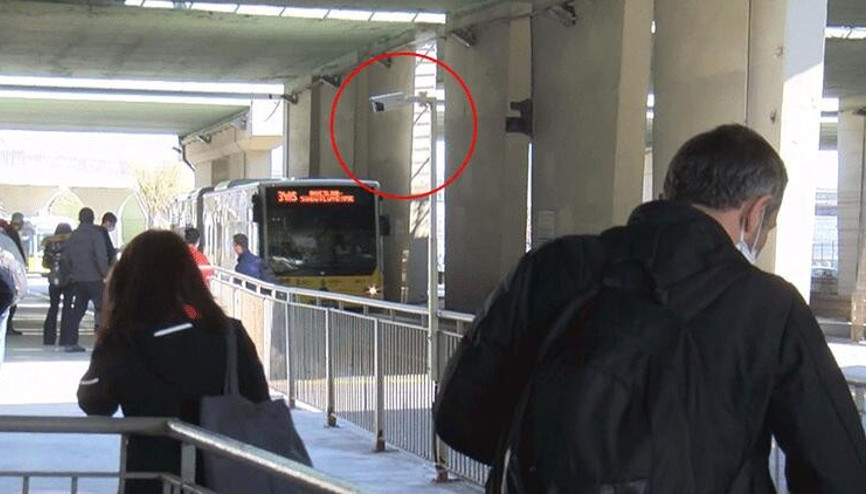 Metrobüs duraklarında termal kameralı corona virüs önlemi