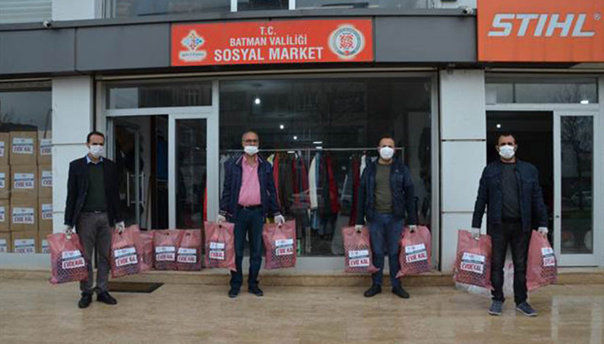 Vefa Sosyal Destek Grubu üyeleri gönüllere dokunuyor Vefa Sosyal Destek Grubu üyeleri gönüllere dokunuyor