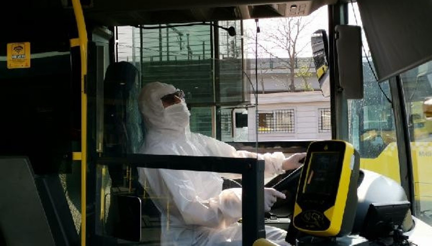 Metrobüs şoförleri Corona Virüse karşı koruyucu tulum giydi