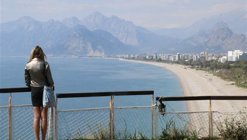 Koronavirüsten sonra artık sadece uzaktan bakabiliyorlar