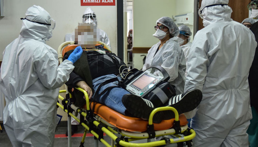Acil servis çalışanlarının koronavirüs nöbeti O anları DHA görüntüledi…