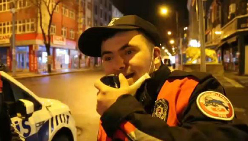 Down sendromlu Muhammetin polis olma hayali gerçekleştirildi; evde kal anonsu yaptı
