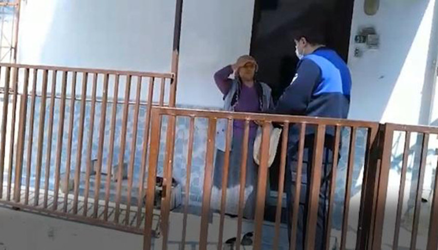 Zabıtanın evine ekmek götürdüğü kadından anlamlı bağış