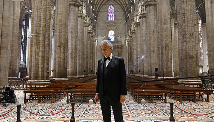 Andrea Bocelli milyonları ekrana kitledi