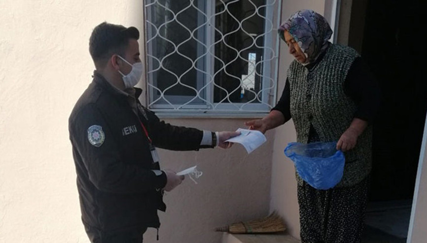 Yumurta satarak biriktirdiği parayı Milli Dayanışma Kampanyasına bağışladı