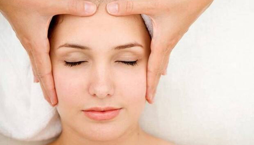 Dolgu ile yüzünüze doğal dokunuşlar yapmak çok kolay