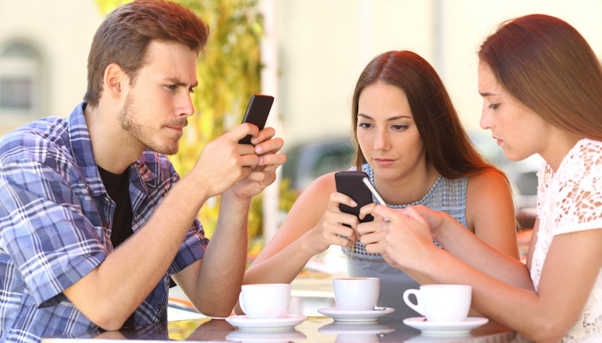 Yeni neslin mobil cihaz bağımlılığı endişelendiriyor