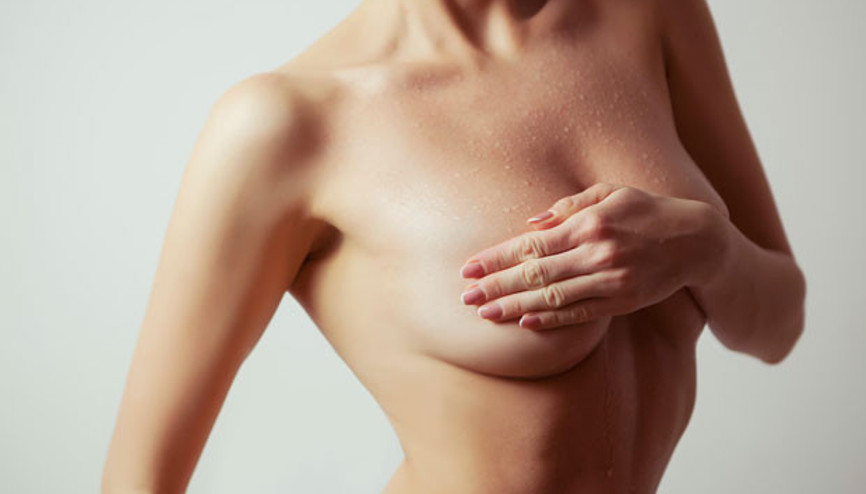 Dolgun, doğal ve kıvrımlı göğüsler