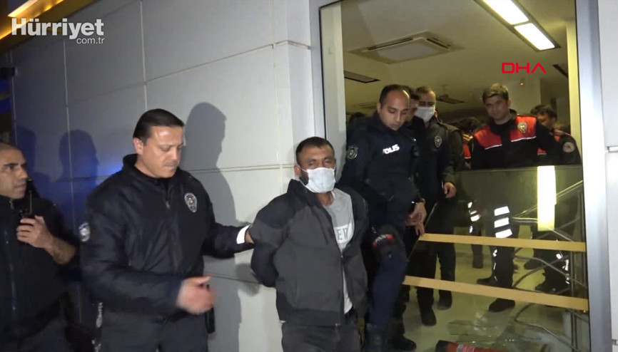 Camını kırıp girdiği bankada 2 gün uyumak istemiş