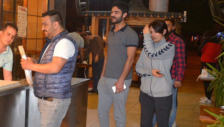 Yer: Adana... Yasak biter bitmez oraya koştular