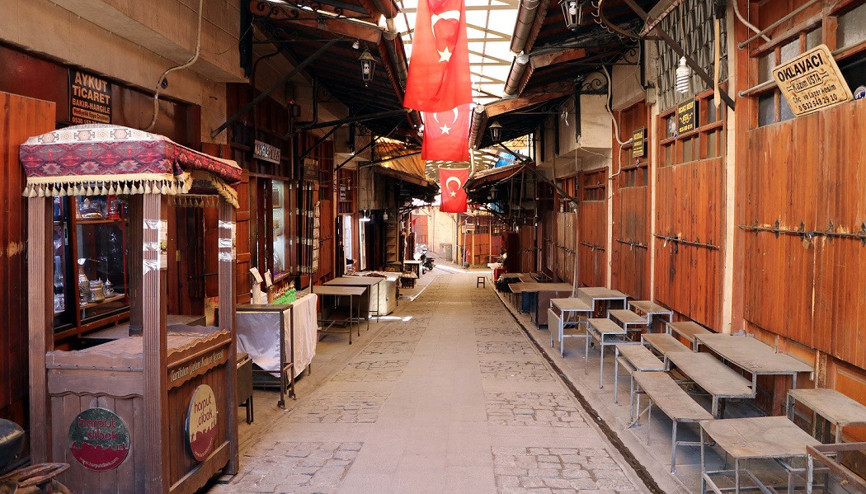400 yıllık tarihi çarşıda çekiç sesleri ilk kez salgın nedeniyle sustu 400 yıllık tarihi çarşıda çekiç sesleri ilk kez salgın nedeniyle sustu