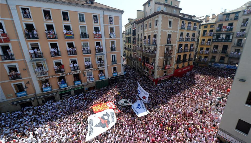 İspanyanın dünyaca ünlü boğa festivali San Fermin corona virüs nedeniyle iptal edildi