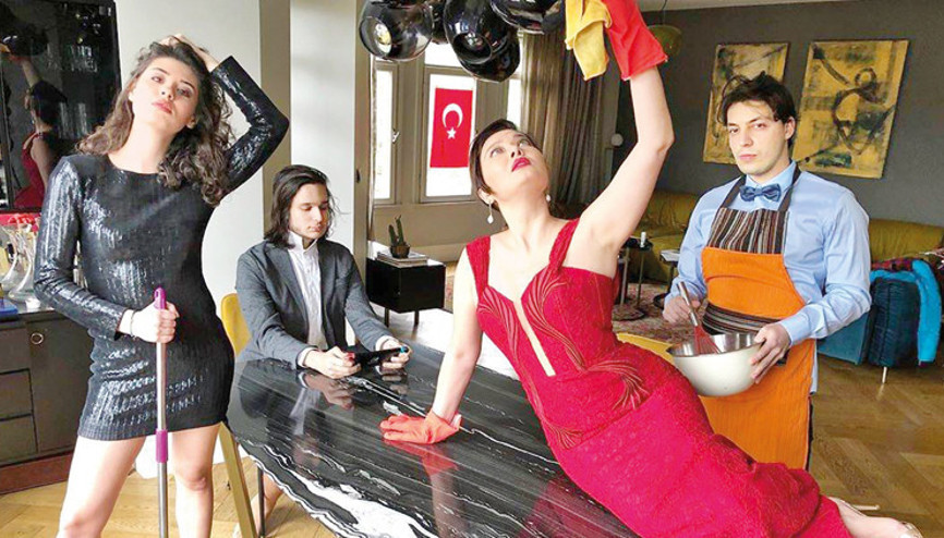 Necati Kocabaydan ev fotoğrafı: Addams Ailesi