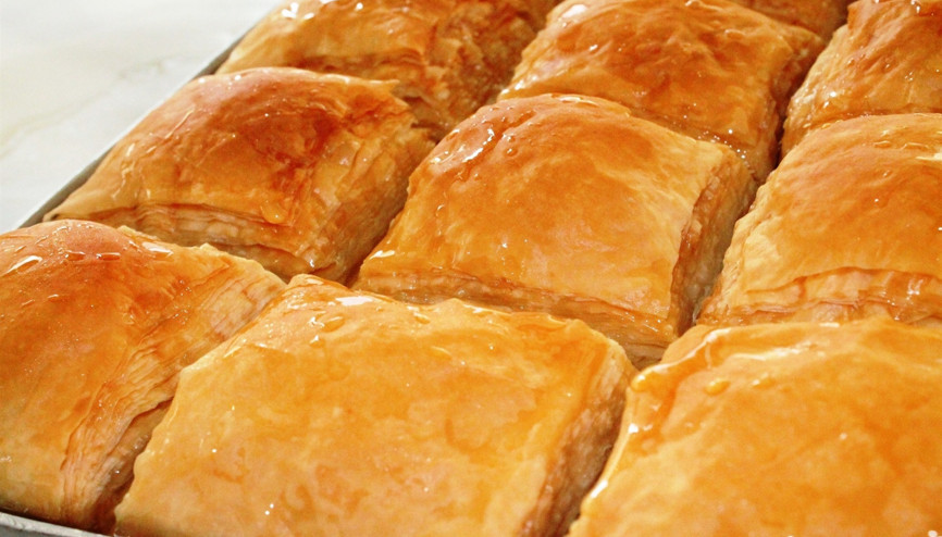 Karadeniz Bölgesinin börek görünümlü tatlısı: Laz böreği