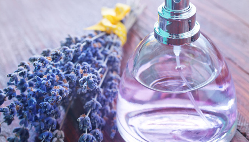 Mis gibi kokan çarşaflar için ev yapımı lavanta spreyi