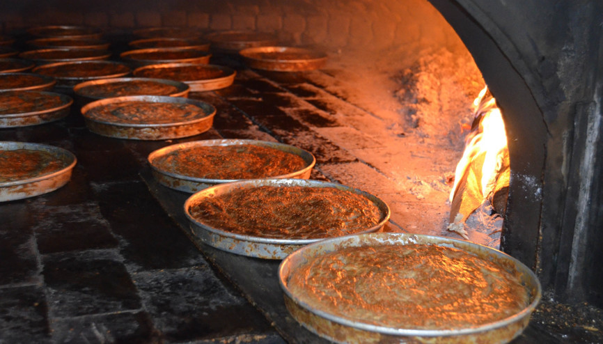 Odun ateşinde pişirilen tahinli pide Aksarayda ramazanın gözdesi