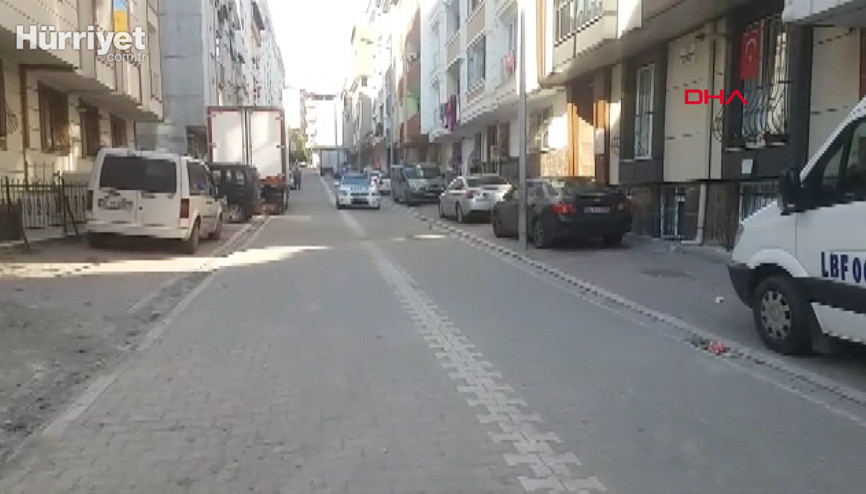 Esenyurtta çocukların sokaktaki oyununu polis sireni bitirdi