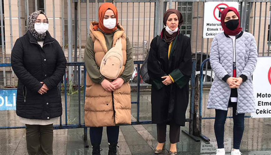 Başörtülü oldukları için işten çıkarıldıklarını iddia ederek suç duyurusunda bulundular Başörtülü oldukları için işten çıkarıldıklarını iddia ederek suç duyurusunda bulundular