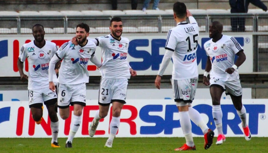 Küme düşme kararına karşı imza kampanyası Fransız Amiens...