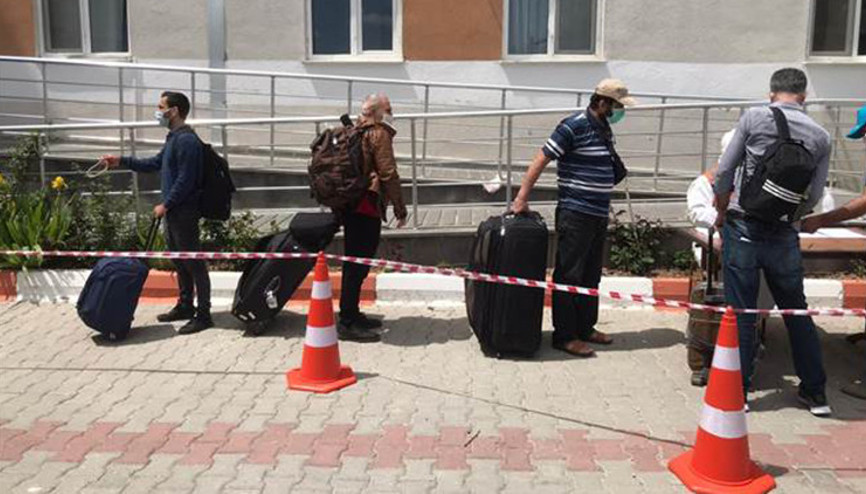 Somali ve Cibutiden getirilerek karantinaya alınan vatandaşlar evlerine gönderildi
